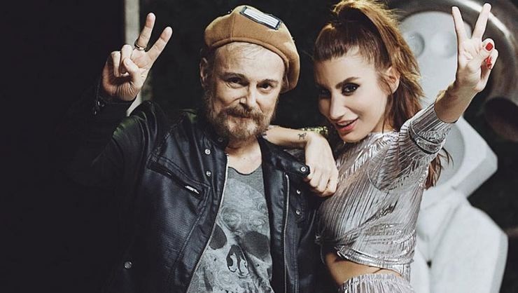 'ÖZLEDİM SENİ HEM DE ÇOK'