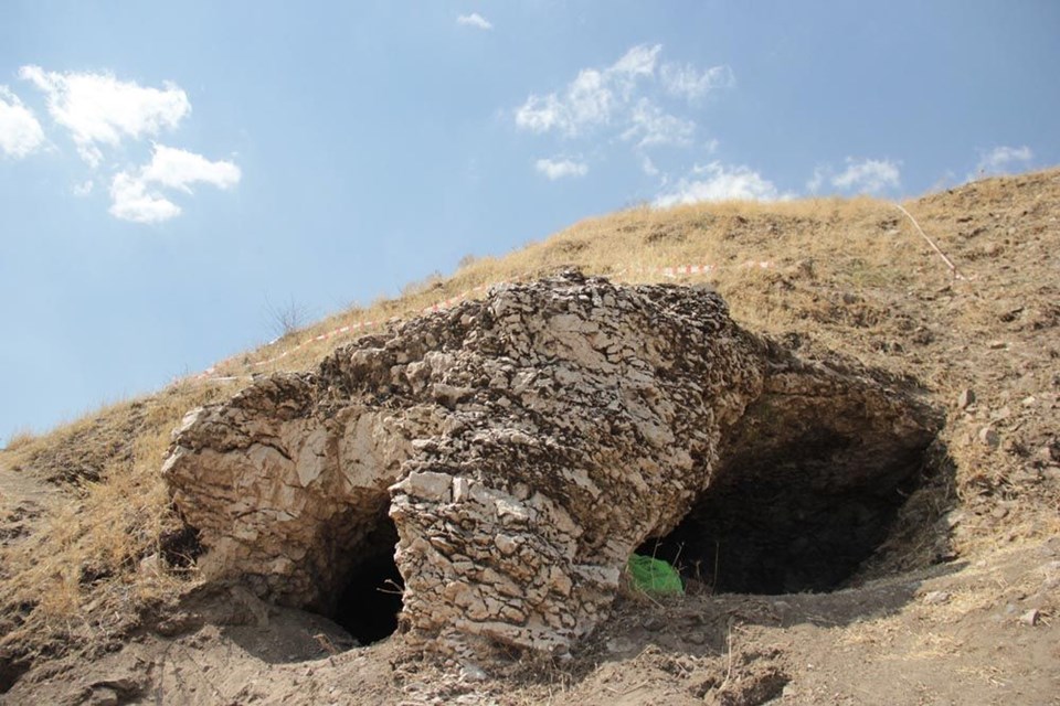 URARTULAR DÖNEMİNİNE AİT 5 KAYA MEZAR BULUNDU