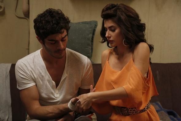 BİR SET ARKADAŞLIĞI DAHA AŞKA DÖNÜŞTÜ İDDİASI