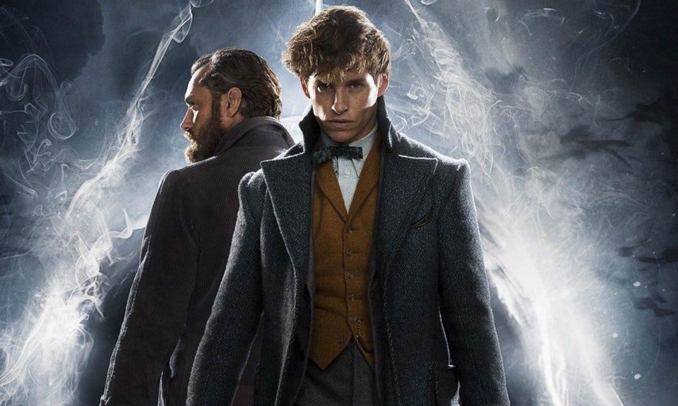 NEWT, GRINDELWALD'U DURDURMAYA ÇALIŞIYOR