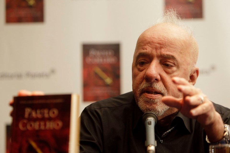 PAULO COELHO'DAN MESUT ÖZİL PAYLAŞIMI
