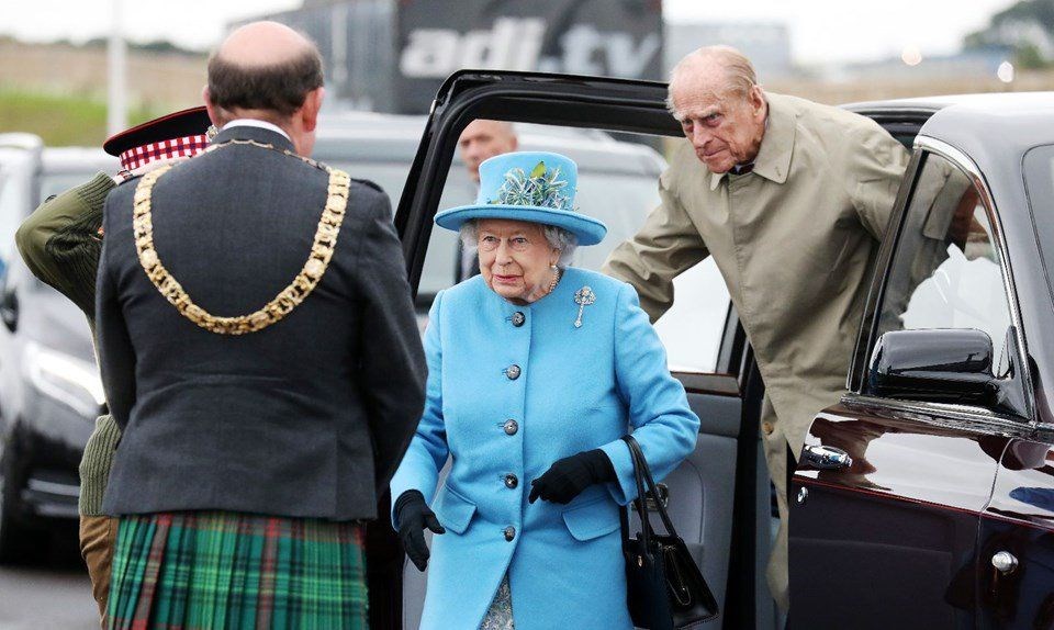 'PRENS PHILIP ÖLDÜ' İDDİASI TELEFONLARI KİLİTLEDİ