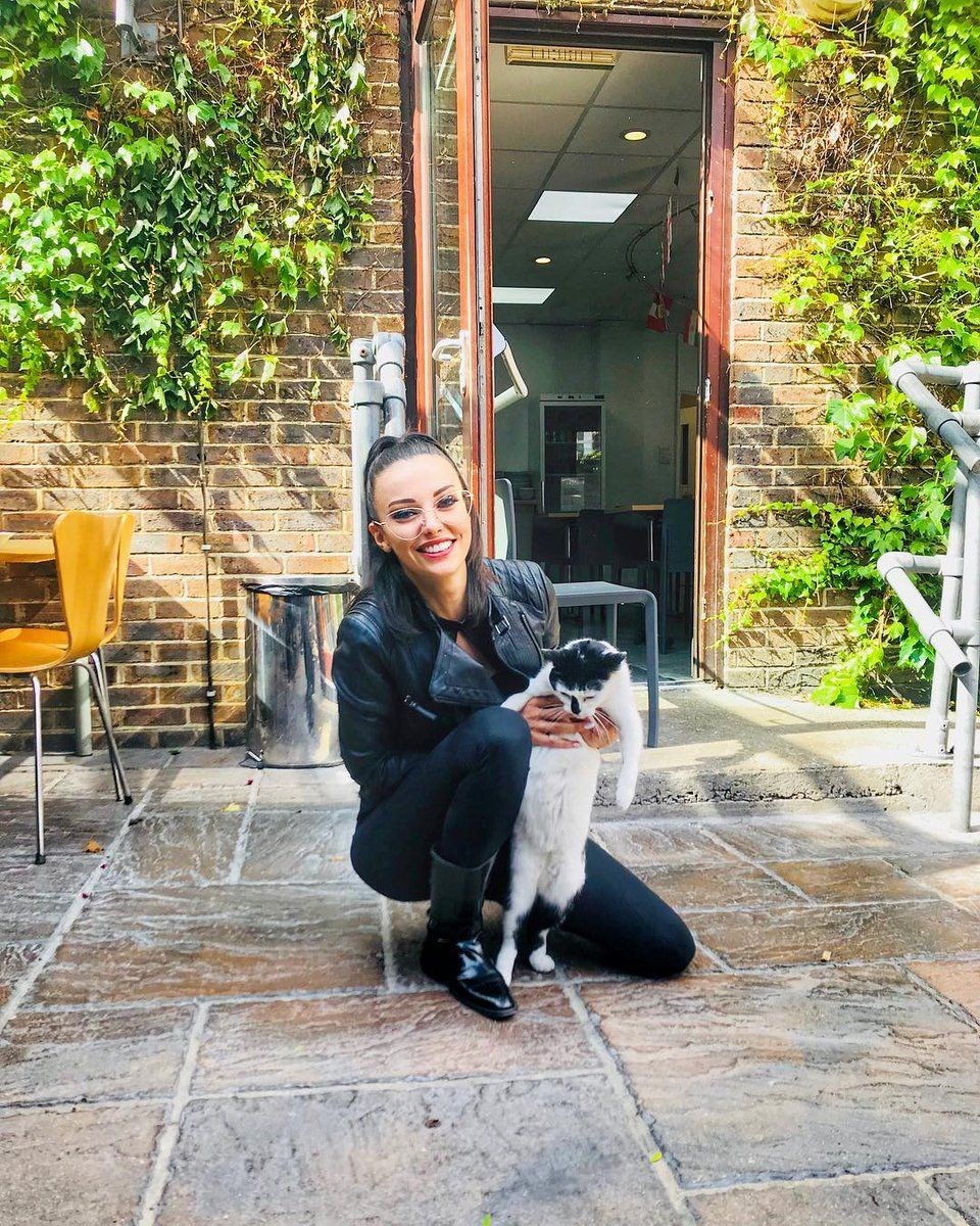 TUVANA TÜRKAY LONDRA'DAN EV ALDI (İKİ AYDIR İNGİLTERE'DE)