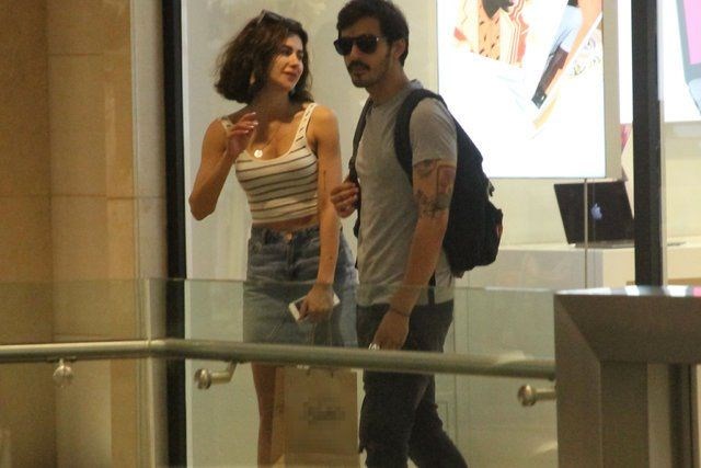 YENİ SEVGİLİSİYLE GÜNDEMDE (LA CASA DE PAPEL'DEN YANIT BEKLİYOR)