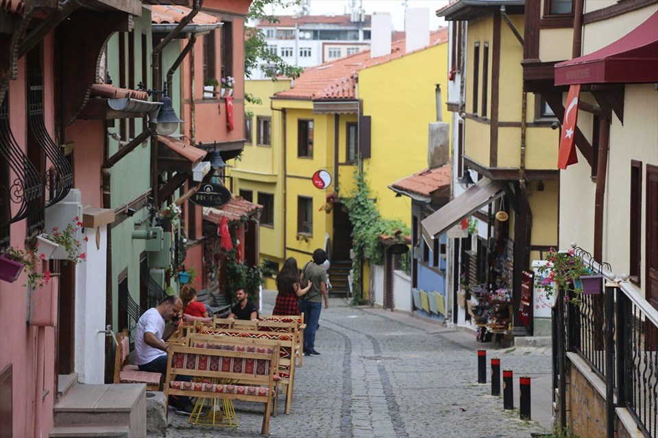 TESLİM OLMAYI DÜŞÜNMEYENLERİN ŞEHRİ