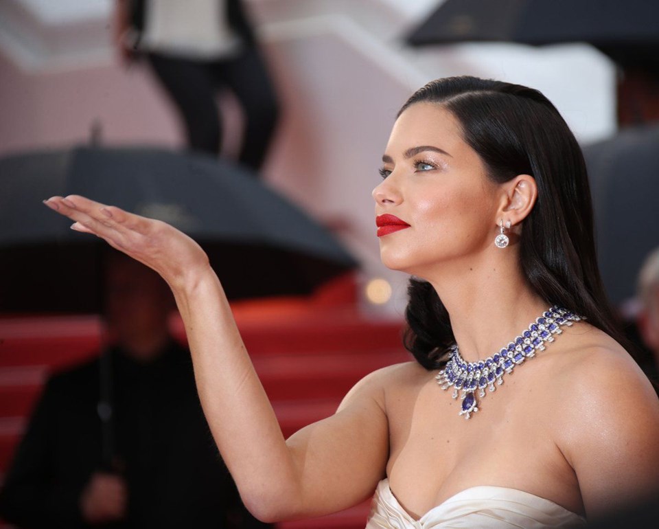 ADRIANA LIMA'DAN TÜRK KADINLARINA ÖVGÜ