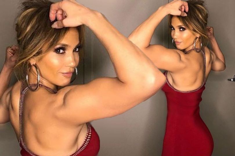 JENNIFER LOPEZ'DEN 'VÜCUT GELİŞTİRME ŞOV'