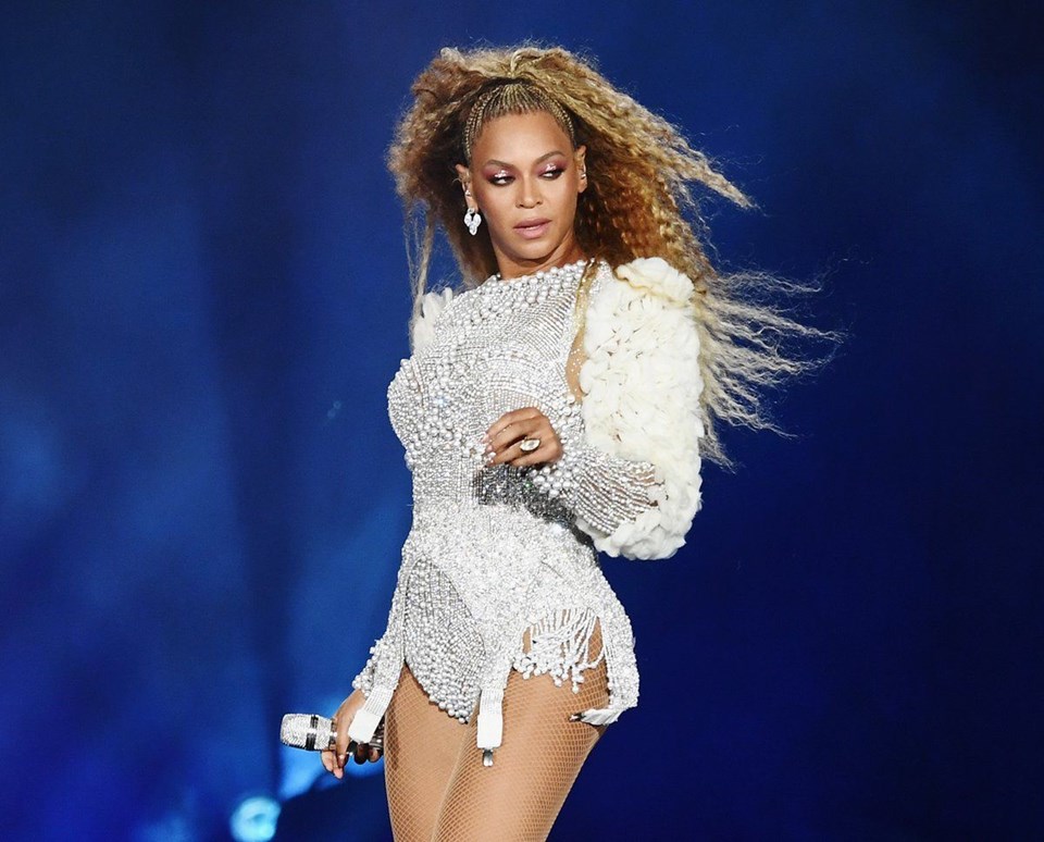 BEYONCE'YE SAHNEDE TEHLİKELİ 'MİSAFİR'