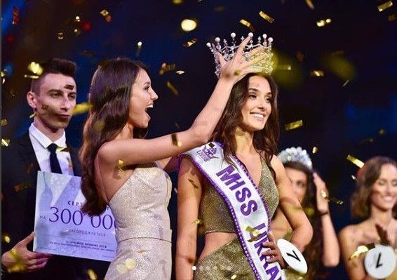 UKRAYNA KRALİÇESİ TACINI GERİ VERMİYOR