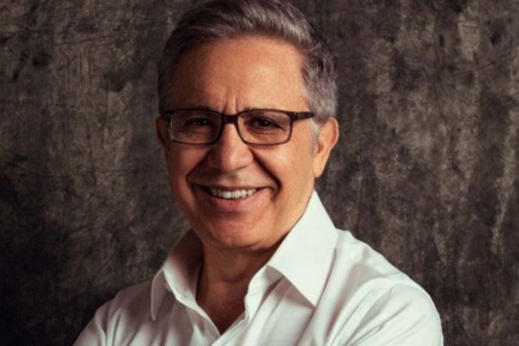 ZÜLFÜ LİVANELİ'DEN YENİ KİTAP MÜJDESİ