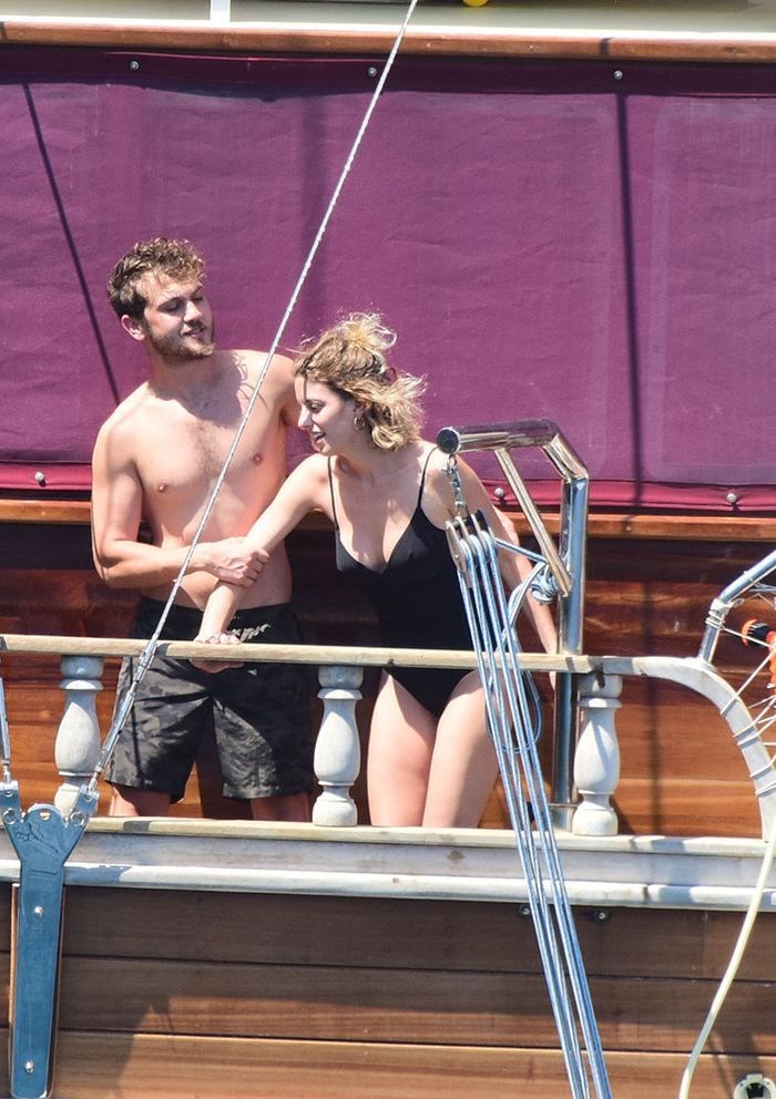 ARAS BULUT İYNEMLİ İLE BİLGE ÖNAL TATİLDE