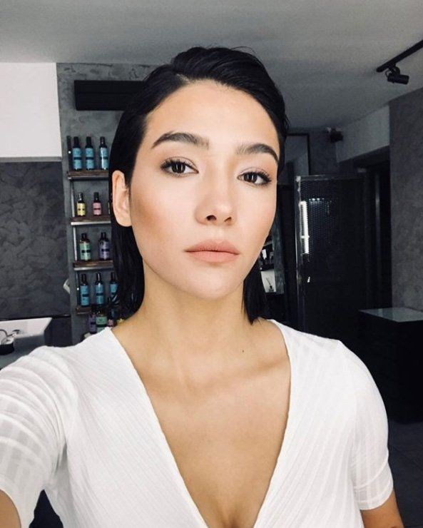 MAKYAJSIZ GÖRÜNTÜLENDİ (ÜNLÜLERİN MAKYAJSIZ HALLERİ)