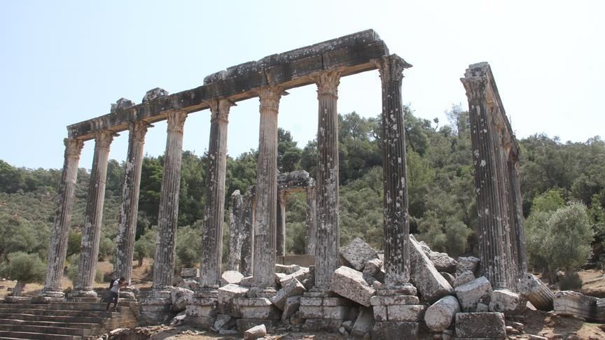 ROMA VE HELENİSTİK DÖNEME AİT MEZARLAR BULUNDU