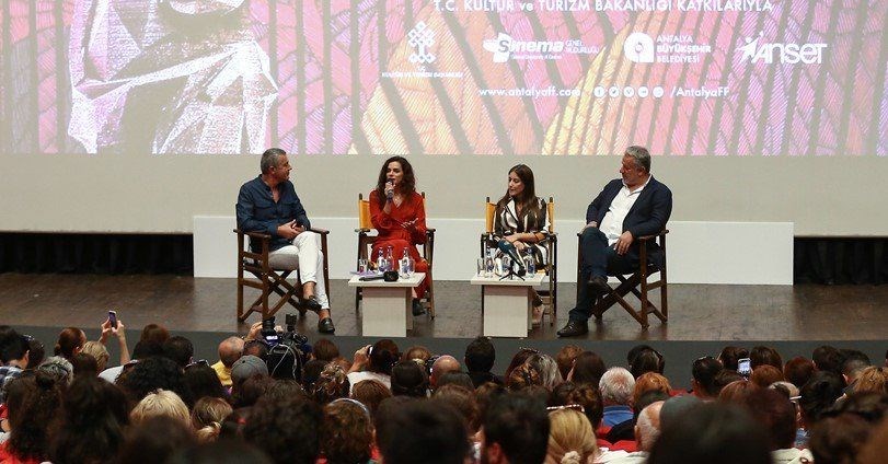 'ERKEK OYUNCULARIN İKİ KATINI ALIYORLAR'