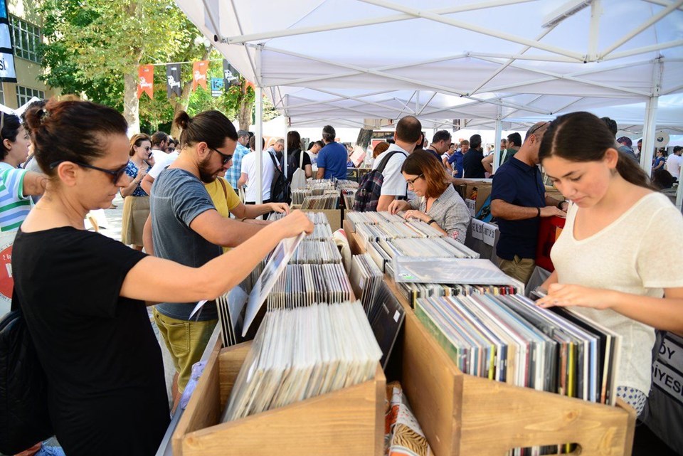 KADIKÖY PLAK GÜNLERİ BAŞLIYOR (MÜZEYYEN SENAR ANILACAK)