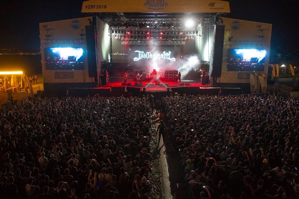 ZEYTİNLİ ROCK FESTİVALİ'NE 5 GÜNDE 250 BİN KİŞİ