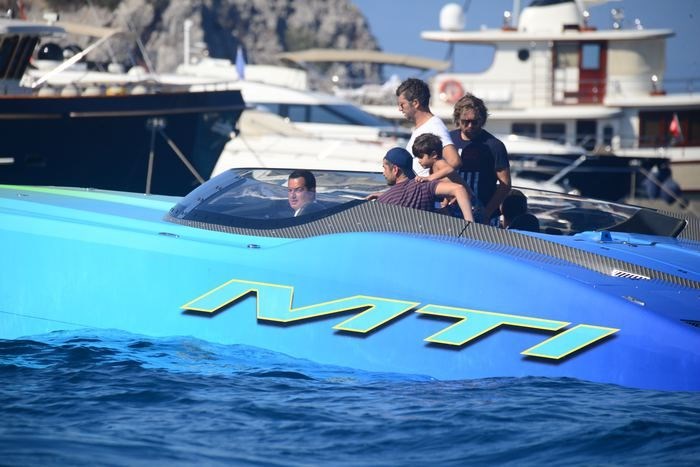 ACUN ILICALI'NIN YENİ TEKNESİ