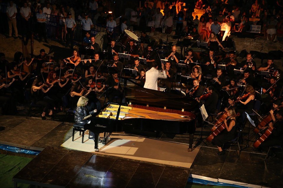 ANTİK KENTTE İDİL BİRET KONSERİ