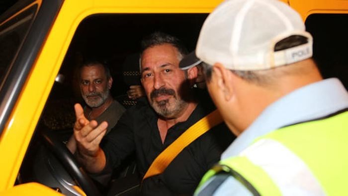 CEM YILMAZ ÇEVİRMEYE TAKILDI