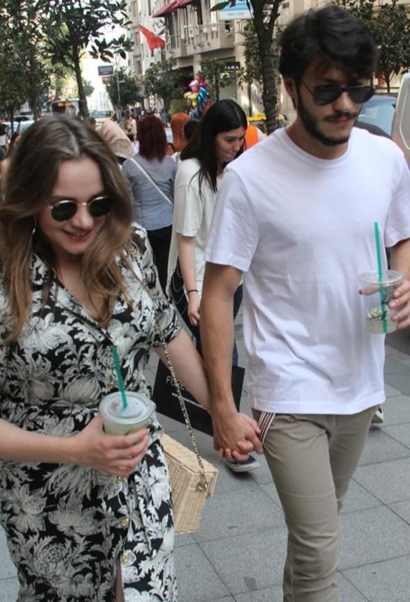 İLK KEZ EL ELE GÖRÜNTÜLENDİLER