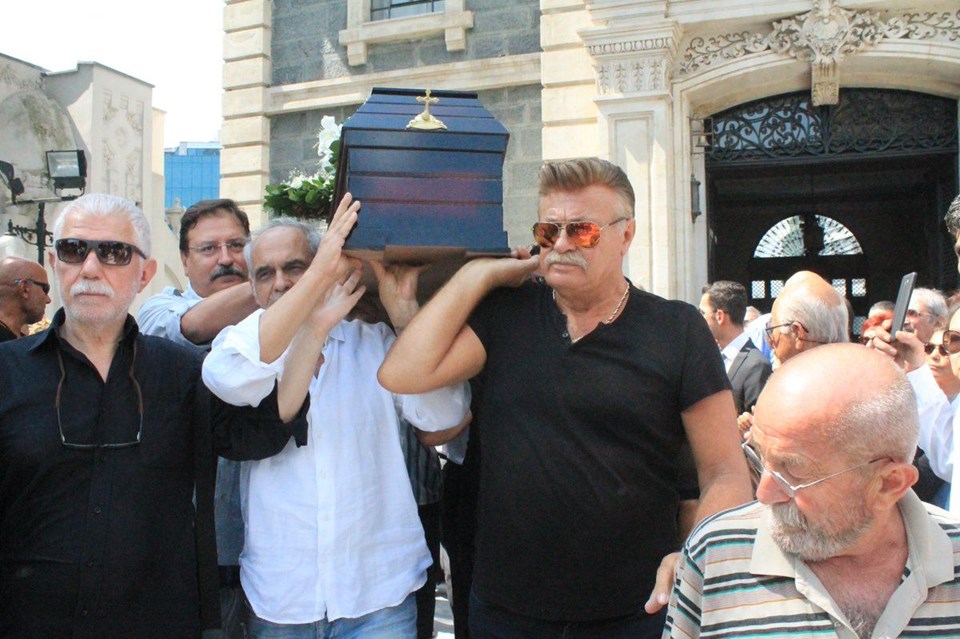 USTA YÖNETMEN ARAM GÜLYÜZ'E DOSTLARINDAN VEDA