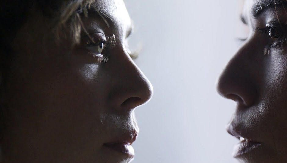 'BU DÜNYA YOK OLMAYI HAK EDİYOR' (AVLU)