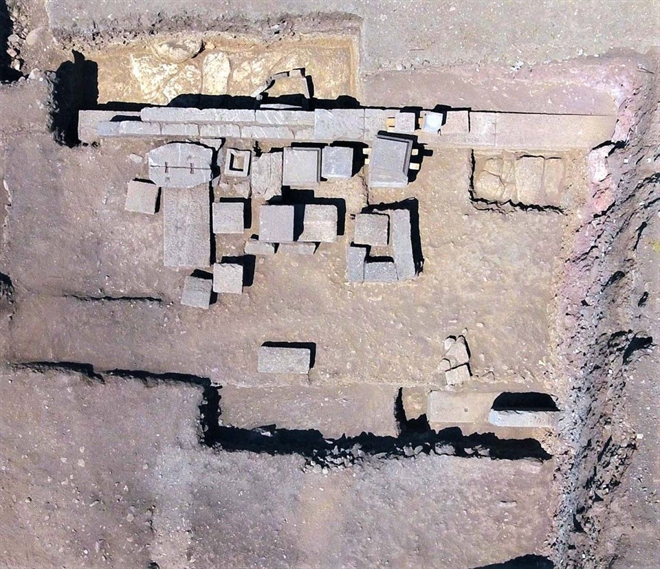 ÇANAKKALE'DE ARISTIOS AİLESİ'NİN MEZARI BULUNDU