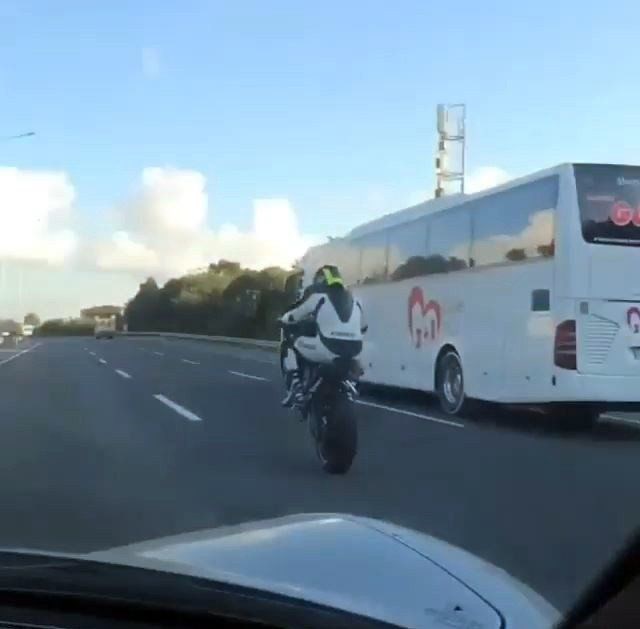 TEK TEKERLEK ÜZERİNDE ACUN ILICALI'YA YAKALANDI