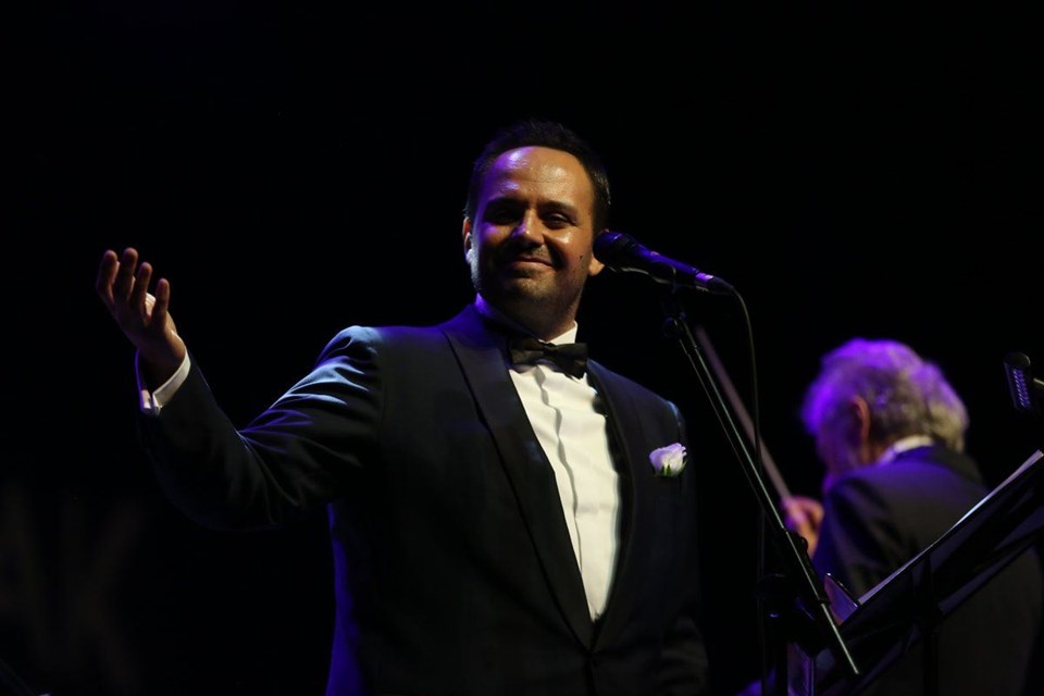 TENOR MURAT KARAHAN'IN SESİNDEN ZEKİ MÜREN ŞARKILARI