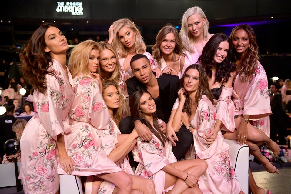 YAKLAŞAN ŞOV ÖNCESİ MANKENLERDEN TÜYOLAR