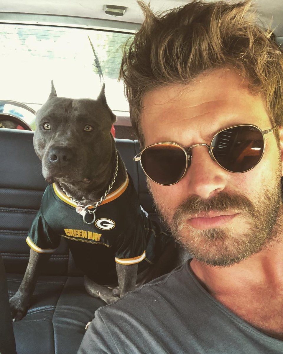 KIVANÇ TATLITUĞ'DAN KÖPEĞİYLE SELFIE