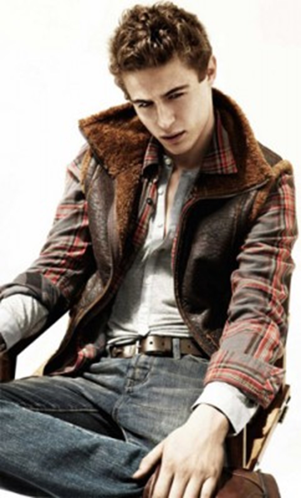 Mango He koleksiyonu için Max Irons.