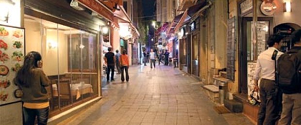 Masalar kalktı, 2 bin kişi işten çıkarıldı!