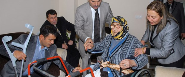 Mavi kapaklarla gelen sandalye ağlattı
