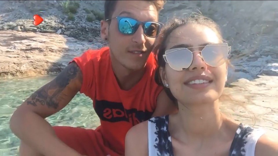 Mesut Ãzilâin, sevgilisi Amine GülÅe ile ilgili görsel sonucu