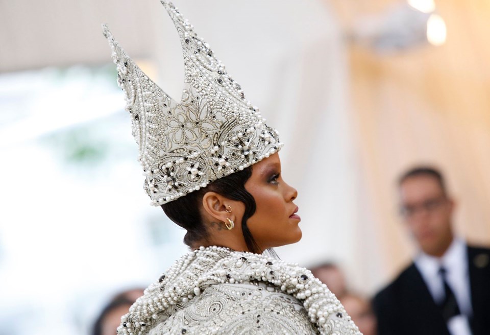 MET GALA'NIN UZUN YILLARDIR TARTIŞMASIZ EN ÇOK DİKKAT ÇEKEN İSMİ RİHANNA