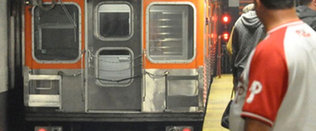 Metro vagonunda doğum yaptı