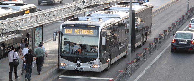 Metrobüste akıllara durgunluk veren kavga