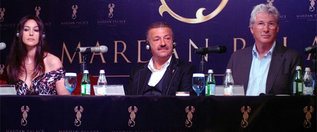 Milyarderin yüklü bahşişi kavga çıkardı