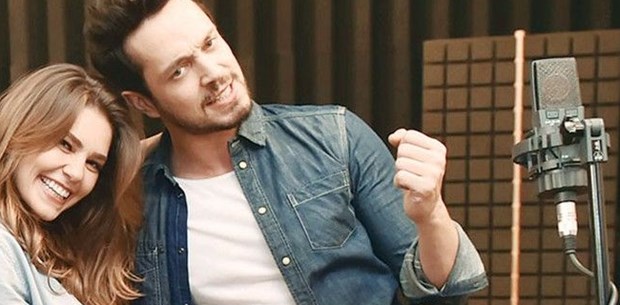 Murat Boz; annesi, sevgilisi Aslı Enver ve...