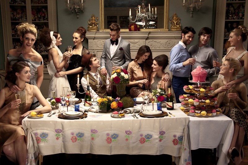 Ужин друзей превратился в оргию Ужин друзей превратился в оргию