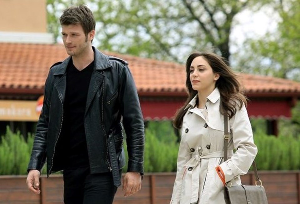 Öykü Karayel, üne kavuştuğu "Kuzey Güney" dizisinde Kıvanç Tatlıtuğ ile başrolleri paylaştı.
