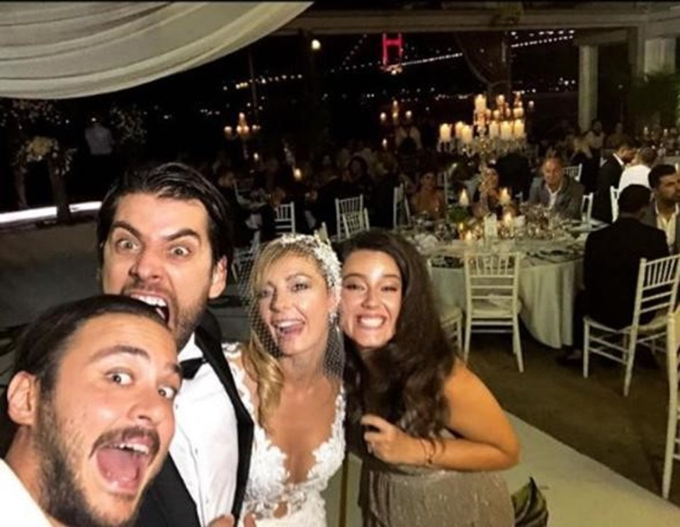 Özge Özder ile Sinan Güleryüz evlendi NTV Özge Özder ile Sinan Güleryüz evlendi NTV