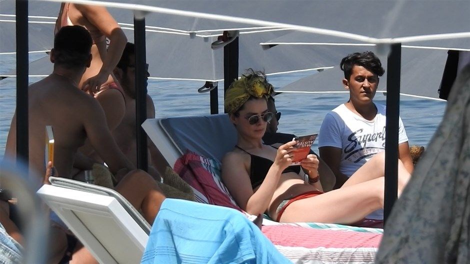 Özge Özpirinçci, tatil