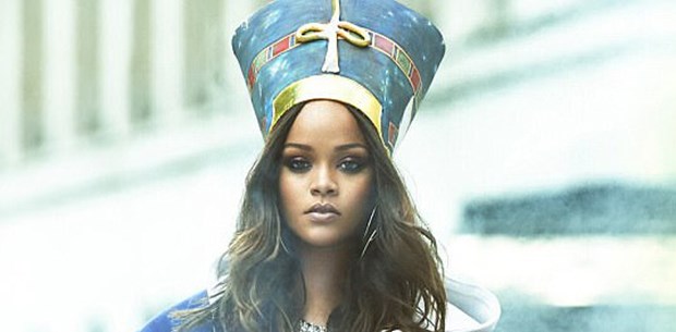 Rihanna bir moda dergisinin çekimleri...
