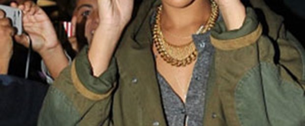 Rihanna Paris’i Twitter mesajıyla karıştırdı