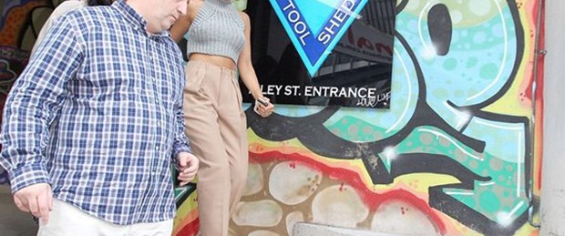 Rihanna sex shopta!