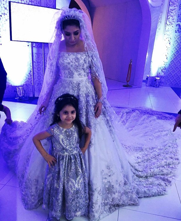 1 MİLYON 850 BİN TL'LİK GELİNLİK