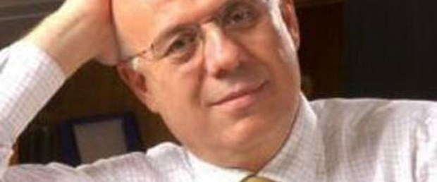 Saç ektirdi