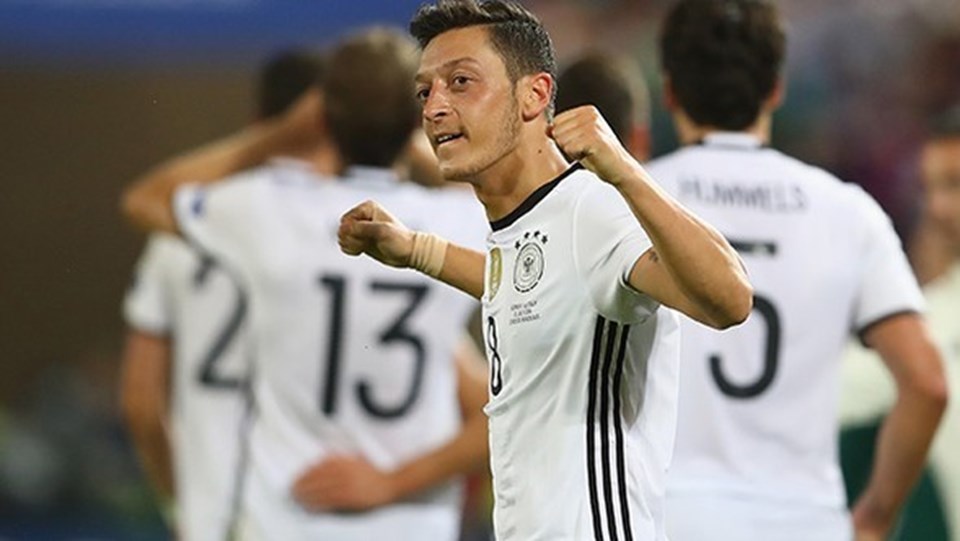 EURO 2016'da yarı finale çıkmak için İtalya ile Almanya arasında oynanan maçta 65. dakikada Mesut Özil'in golüyle Almanya öne geçmişti.